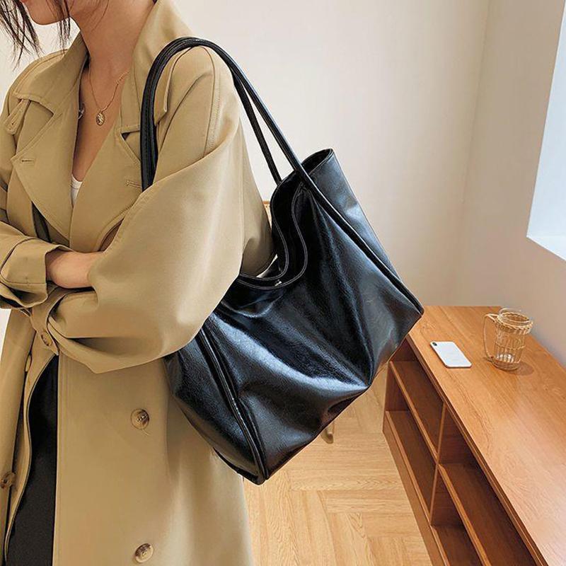 New Soft Leather Large Capacity Tote Bag with Niche Design For Handheld Use Women Commuting Shoulder Underarm Bag