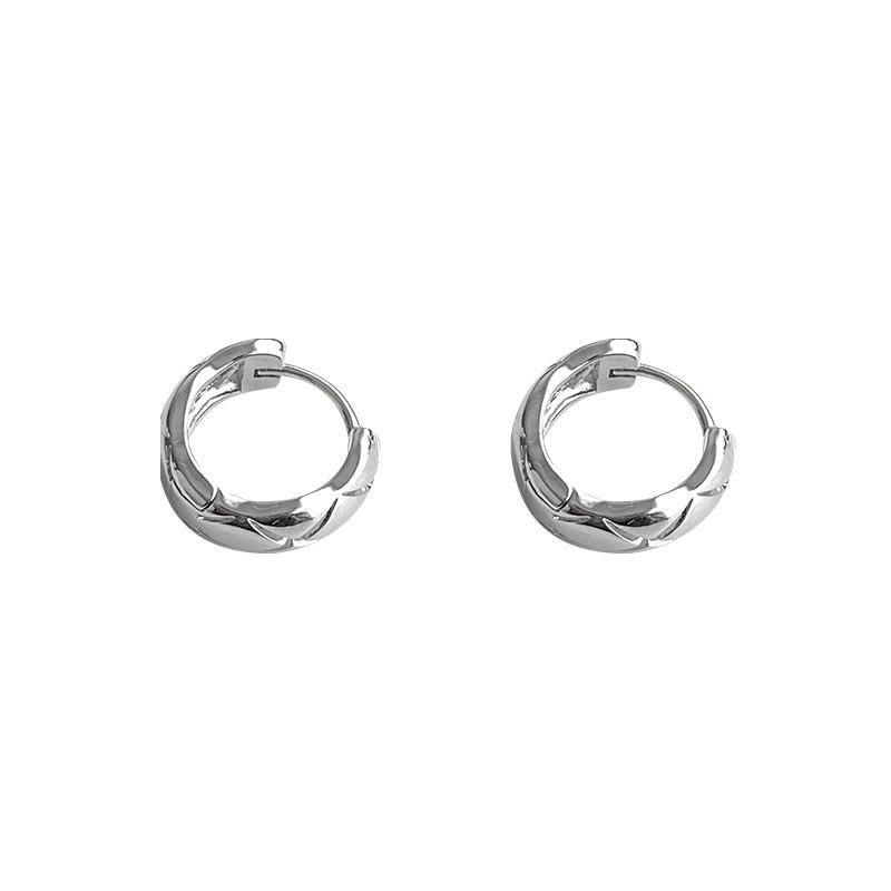 Elegant Diamond Metal Retro Earrings for Women - Versatile, Fashionable, and High-End Korean Style Accessories