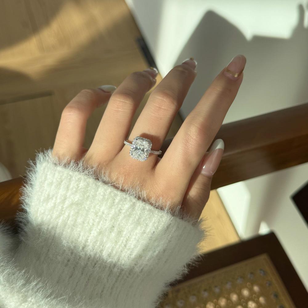 Mo Sang S925 Sterling Silver Women's 3 Carat Sparkle Cube Design Proposal Ring