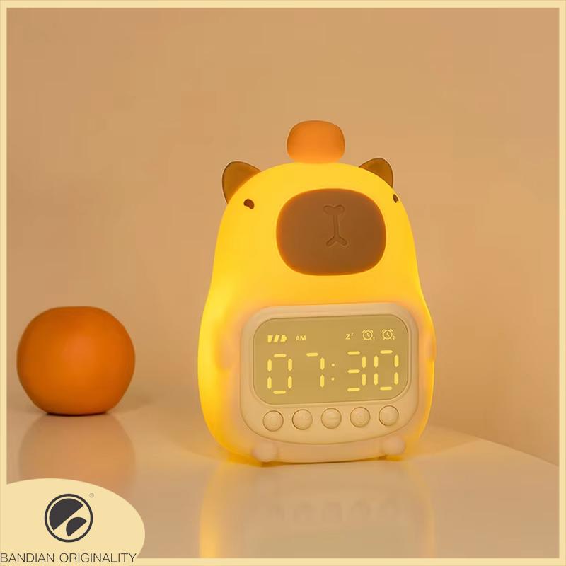 Niedlicher wiederaufladbarer Kinderwecker Nachtlicht Touch Snooze Always-on-Display Schreibtischuhr 12/24H Alarm Musik LED-Uhr