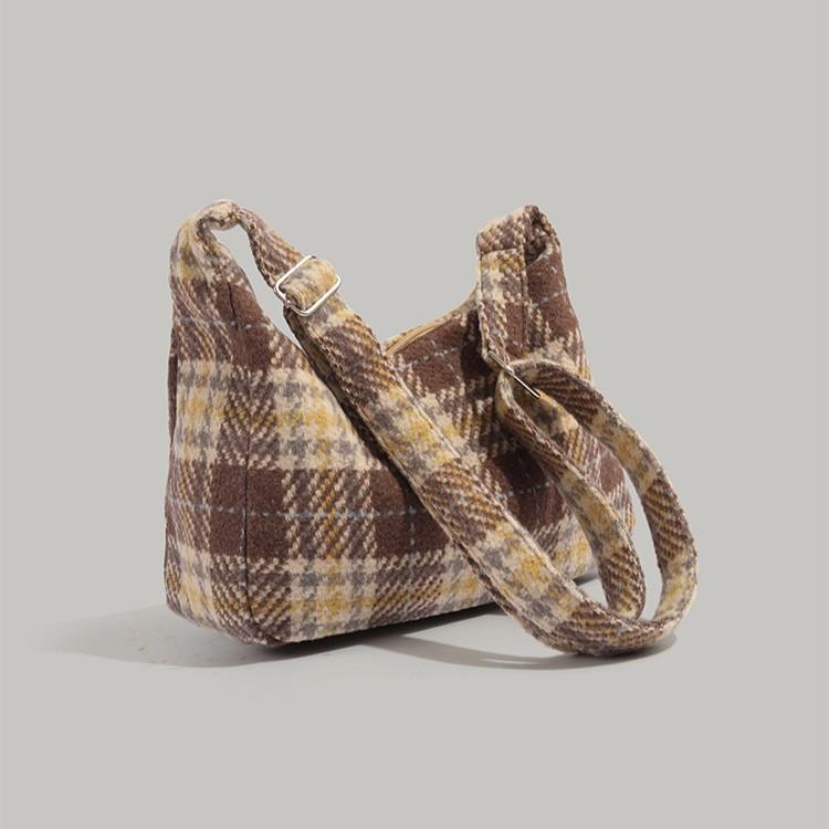 Autumn and Winter Plaid Tote Bag Women's 2024 New Large Capacity Class Commuter Bag Niche Retro Shoulder Messenger Bag