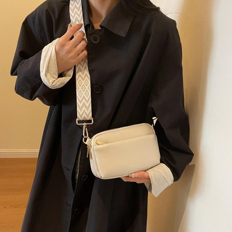 Chic Vegan Crossbody Bag Minimalist & Fashion-Forward PU Shoulder Bag for Women Simple and Versatile Small Square Bag