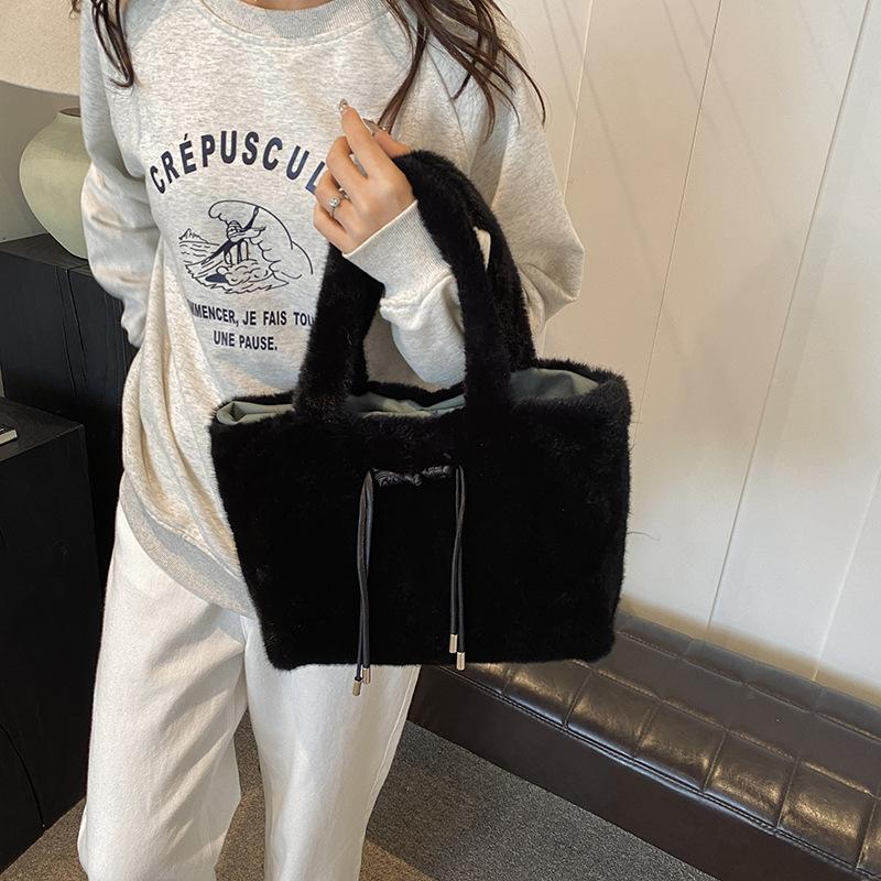 Autumn and Winter Plush Big Bag Women's Autumn and Winter New Fashionable Versatile Handbag Casual Cute Fluffy Tote Bag