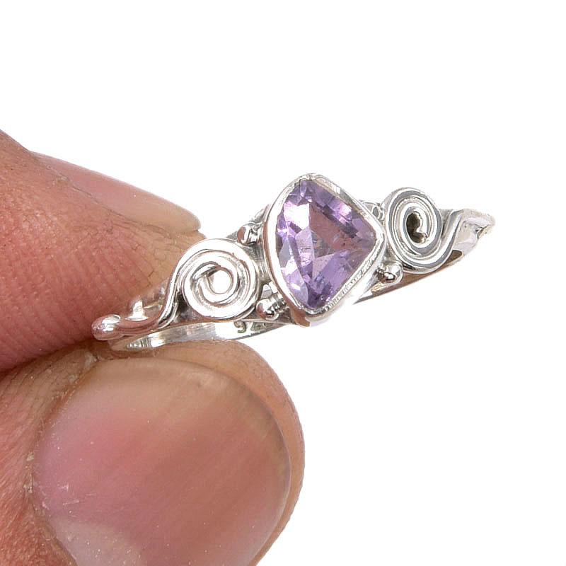 

Подарочное кольцо из серебра 925 пробы с натуральным розовым аметистом ручной работы S.6 m3S27