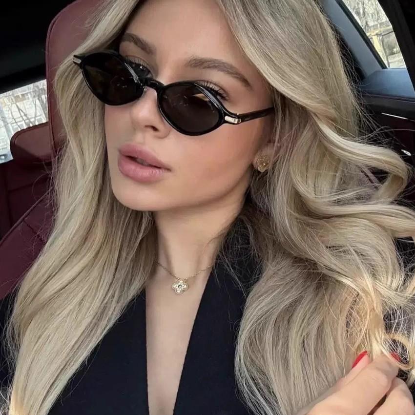 New Small Frame Vintage Rhombus Sunglasses Women For Men Luxury Brand Designer Sun Glasses Punk Popular Rivet Outdoor Eyeglasses