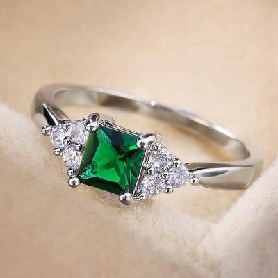 Simple Minimalist Style Finger Rings Modest Design With Cute Green Cubic Zircon Stone Proposal Engagement Rings For Girl