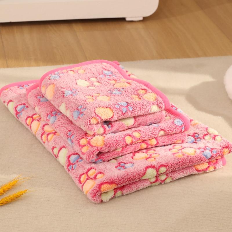 Winter Pet Thickened Blanket, Coral Fleece Dog Sleeping Pad, Comfortable and Warm Pad, Small and Medium-sized Pet Quilt