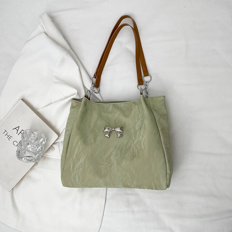 Stylish Commuter Tote Bag For Women With Elegant Butterfly Design And Spacious Capacity In Black And Pink зелёный