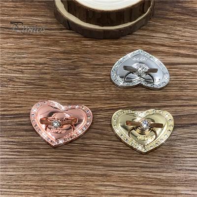 Supporto per anello da dito universale con rotazione a 360 gradi, in metallo con strass a forma di cuore, per cellulare, per guardare la TV