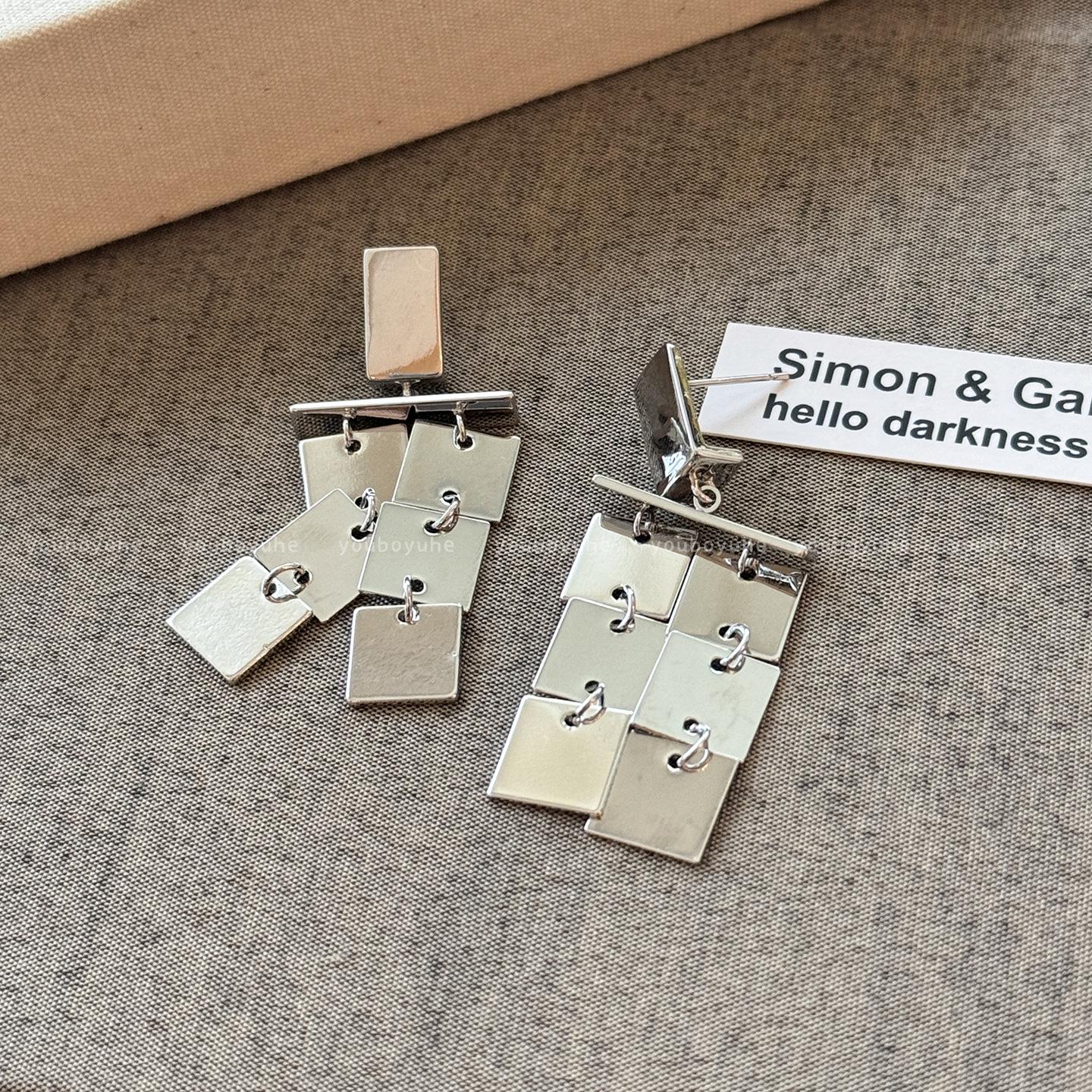 

Silver Square Metal Tassel Earrings: Heavy-Duty, High-End Studs for Women, New 2025 Edition