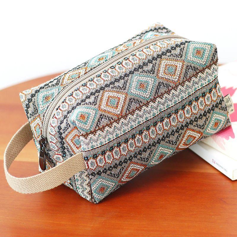 Large Capacity Makeup Bag, Portable and Portable Makeup Bag, Internal Storage Bag, Ladies' Outdoor Grooming Bag