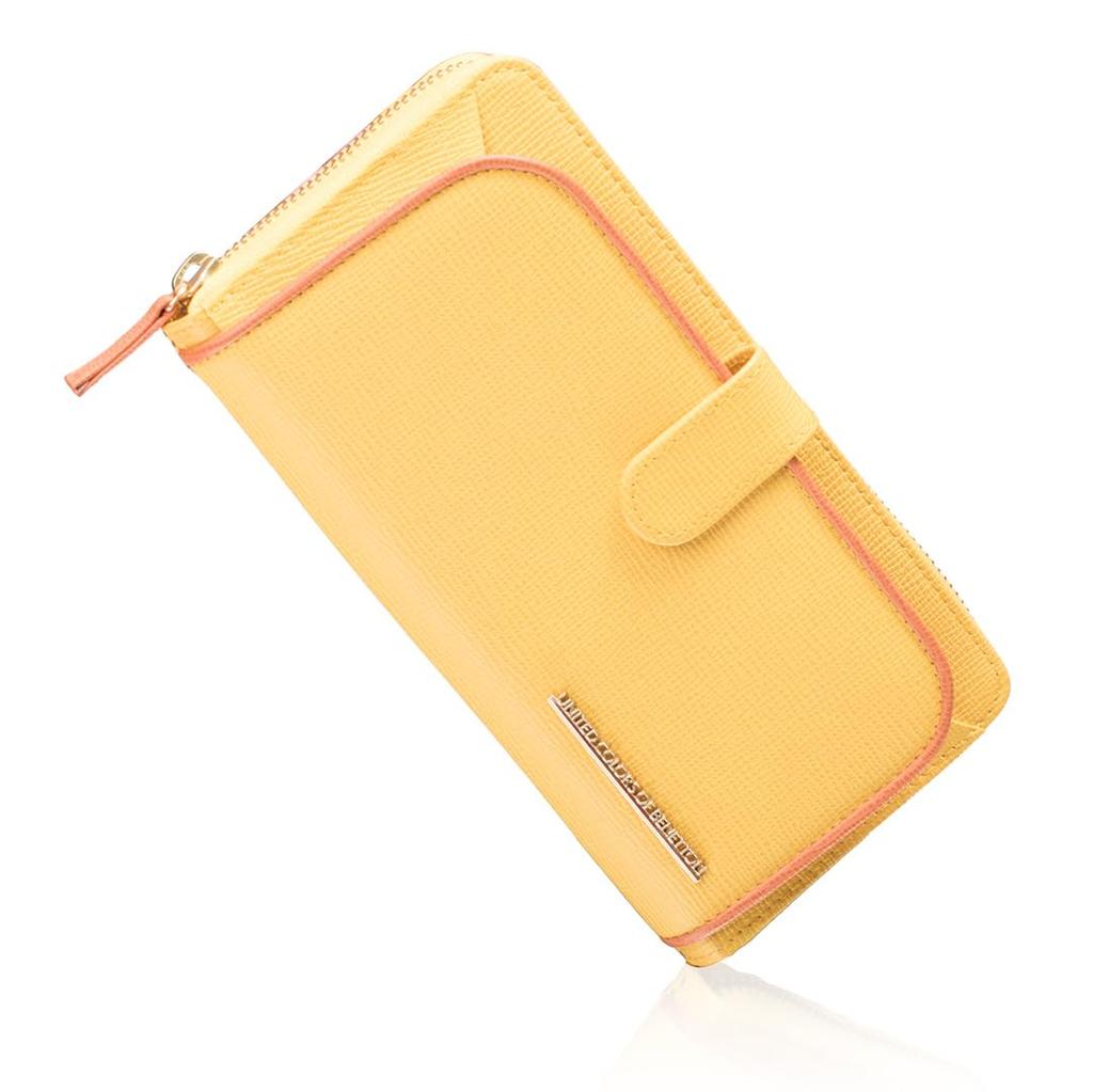 United Colors of Benetton: Increase your fortune with this lucky color wallet made with high-quality Japanese leather. Features a large capacity,