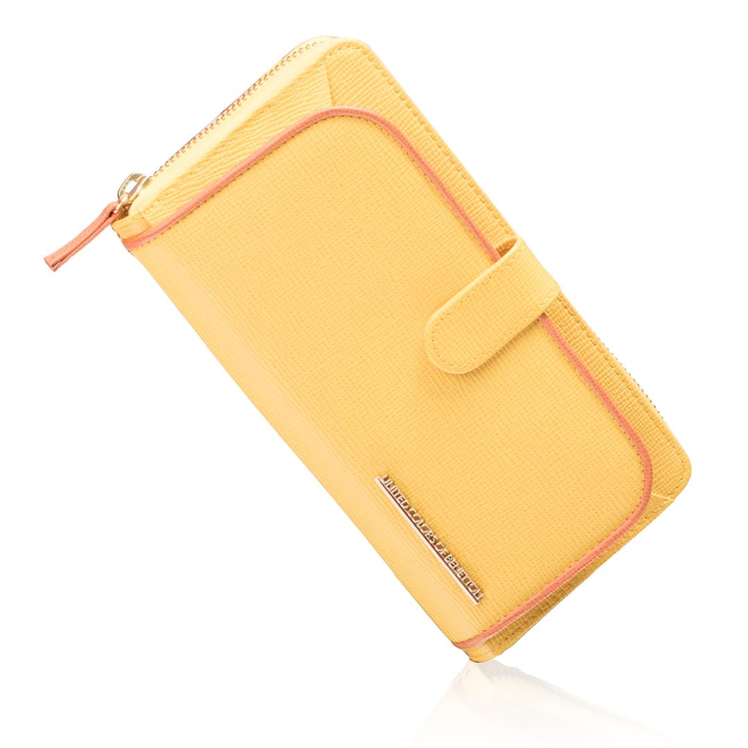 

United Colors of Benetton: Increase your fortune with this lucky color wallet made with high-quality Japanese leather. Features a large capacity,