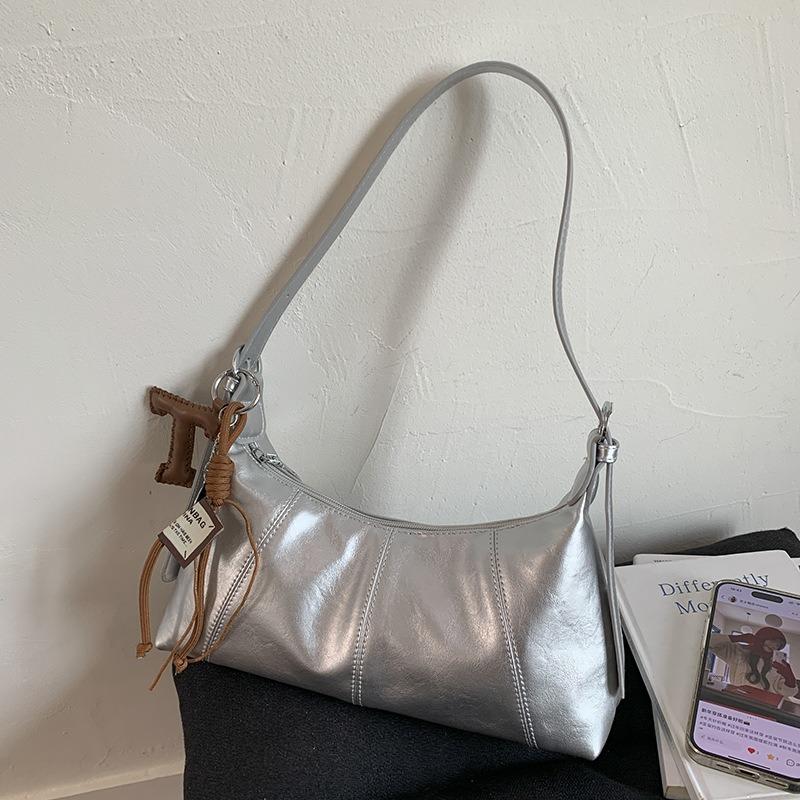 

Large capacity bag women s autumn new niche design retro shoulder messenger bag class commuter armpit bag срібний