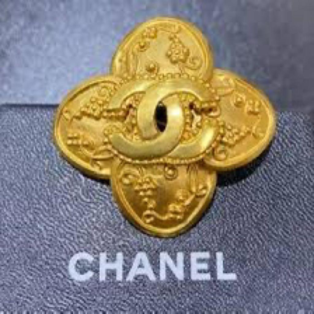 Used CHANEL Clover Brooch Rhombus