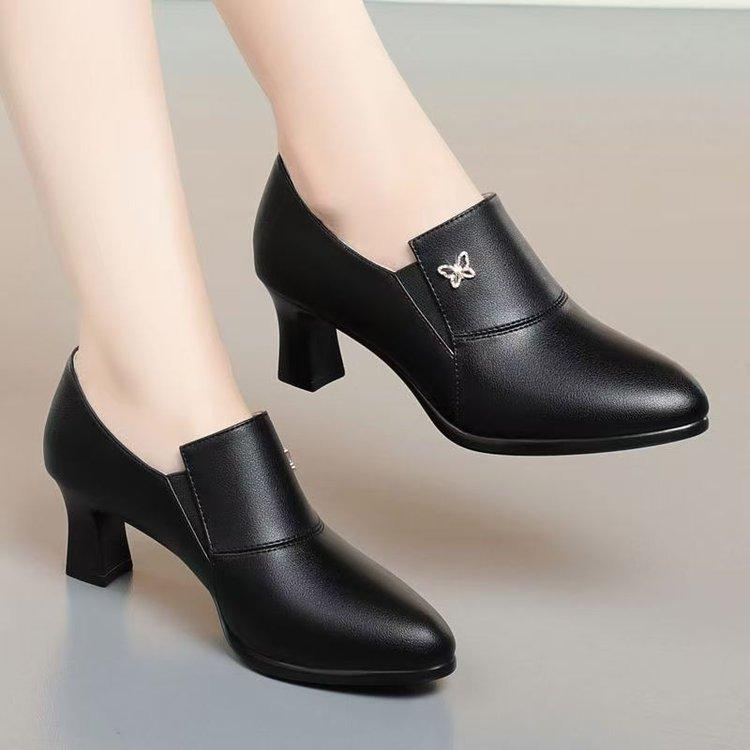 

Мягкая кожа туфли на высоком каблуке женские новая весна и осень кожаная обувь толстый каблук глубокий вырез одинарные туфли средние и старые 2 обувь женская обувь 41 чёрный