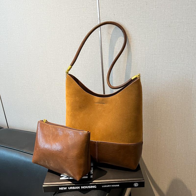 

Simple niche suede underarm bag women s early autumn versatile retro matte commuter shoulder messenger bag коричневый