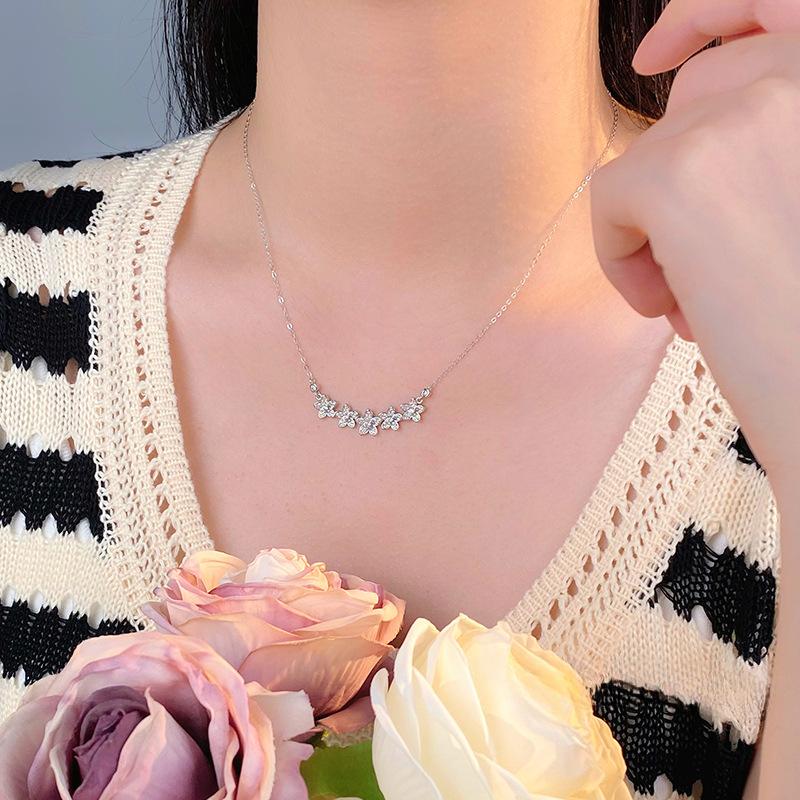 Exquisite Fünf-Blumen-Halskette, Süße und Vielseitige Frauen, Elegante Schlüsselbeinkette, Neuer Halsschmuck