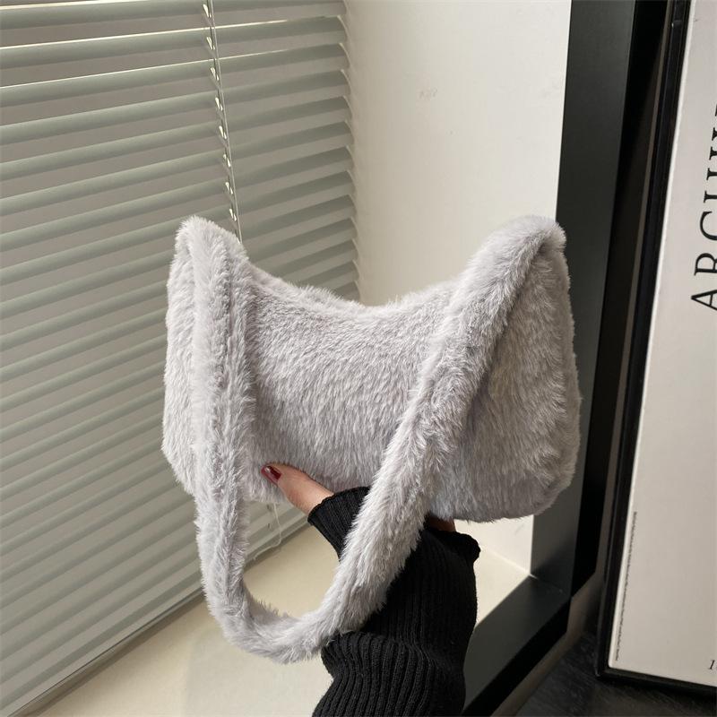 

2025 ранняя весна новая корейская версия Мао Мао однотонная сумка повседневная модная подмышечная женская сумка модная зарубежная плюшевая сумочка серый