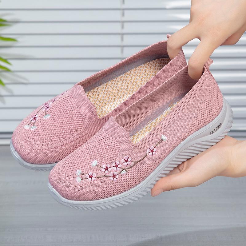 New summer and autumn walking shoes women s cloth shoes women s soft-soled casual shoes middle-aged and elderly mother sports shoes 35 розовый 1559₽
