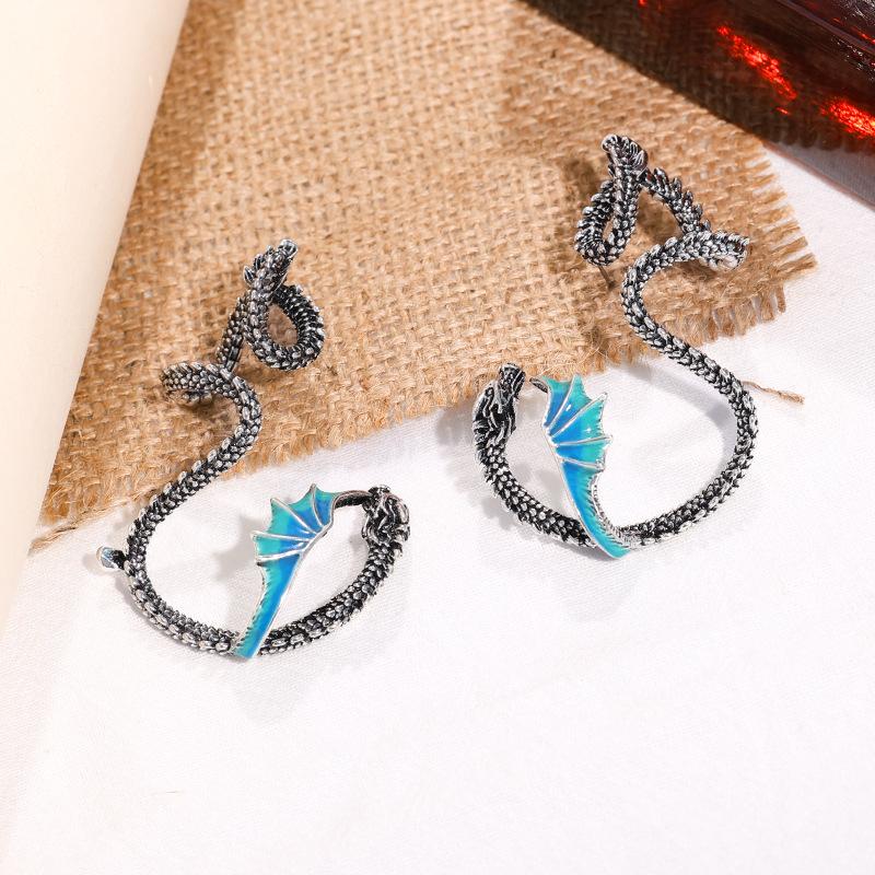 New personalized flying dragon ear clips, niche fashionable retro design, no ear piercings, wearing men's and women's advanced ear clips