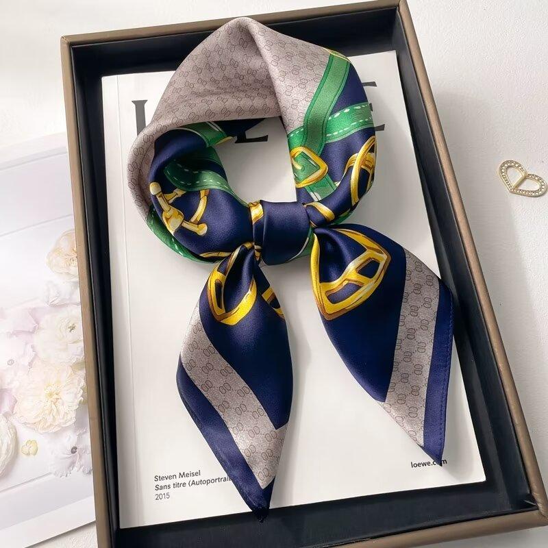 1 pcs 70x70 Gifts for mom: Imitation silk scarves, chain scarves, printed small square scarves, elegant scarves and shawls