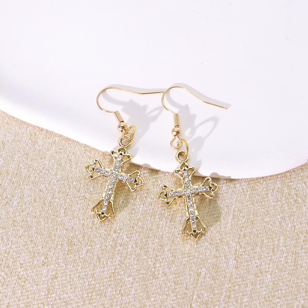 European & American Luxurious Rhinestone Cross Earrings for Women - Ultra-Shiny French Fashion Ins Style Ear Cuffs Jewelry.
