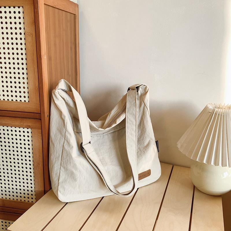 Large Capacity Messenger Bag Anti-splashing Nylon Cloth Messenger Bag Casual College Student Shoulder Bag Fashion Tote Bag