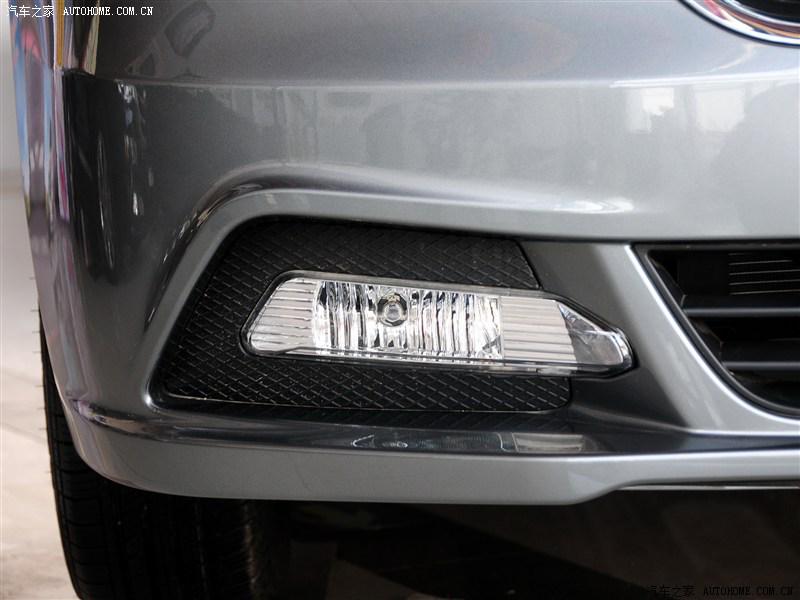 Compatible with Dongfeng Old Fengshen A60: Front Fog Light Frame and LED Fog Cover