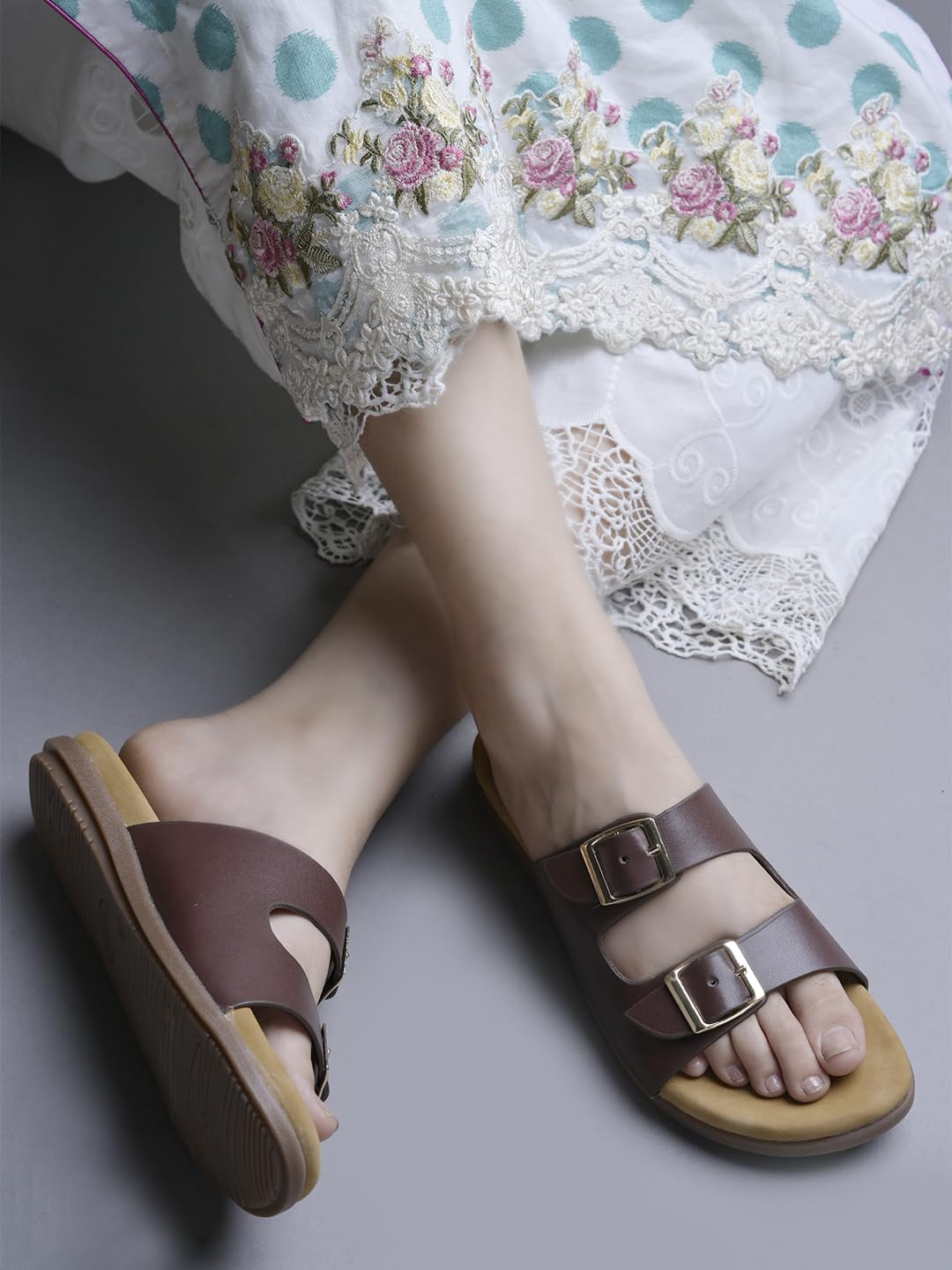 Shoetopia Женские Премиальные Стильные Удобные Повседневные Сандалии Легкая Противоскользящая Подошва Для Улицы Прочная Подошва С Хорошим Сцеплением Долговечная Повседневная Обувь EU40 235CM коричневый 1640₽