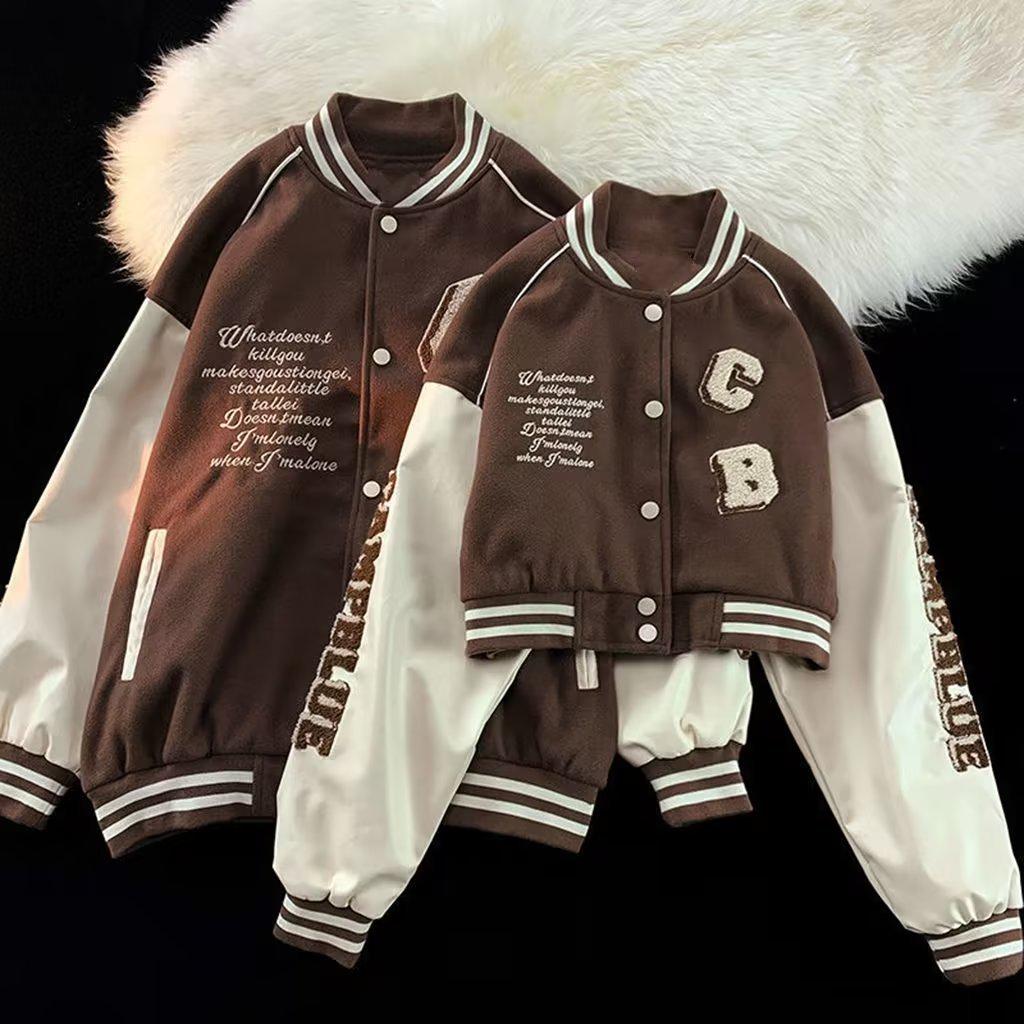 Unisexová varsity bunda s vyšívaným písmenem - Volný střih na jaro a podzim