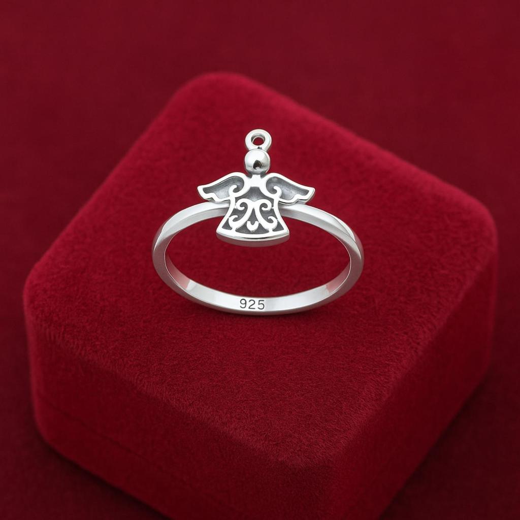 Pierścionek damski minimalistyczny ze srebra próby 925 z sylwetką anioła