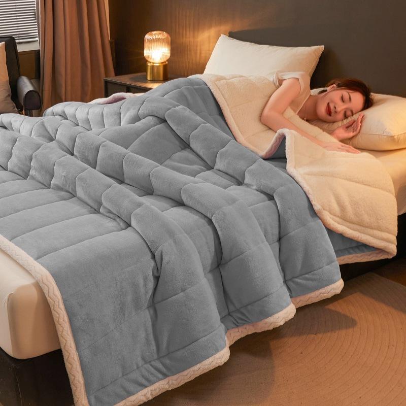 Coral Fleece Autumn Winter Warm Blankets for Bed 3 Layers Thicken Flannel Blanket Quilt Soft Comfortable Washable Warmth Quilts
