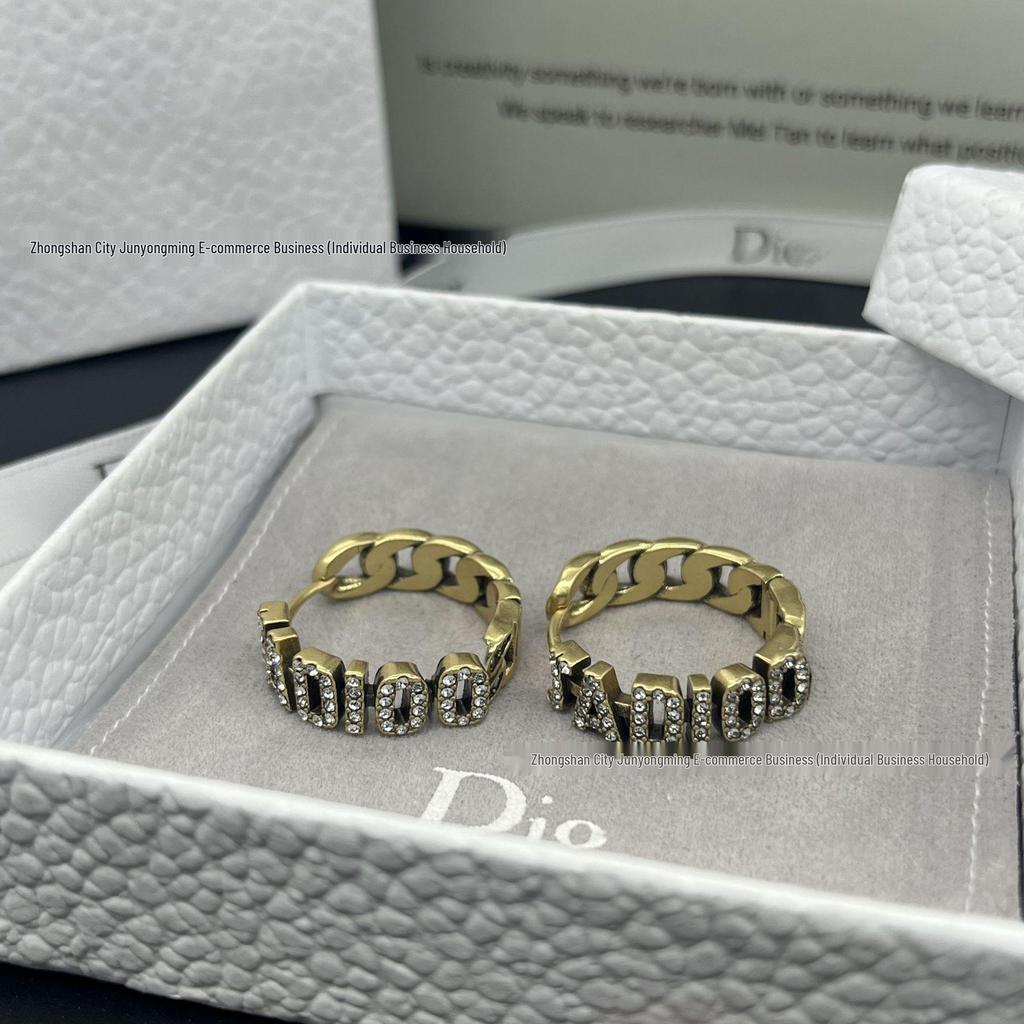 Di Jia Antique Bronze Wheat Ear Letter Stud Earrings - Women's Retro Style with Full Diamond Detailing