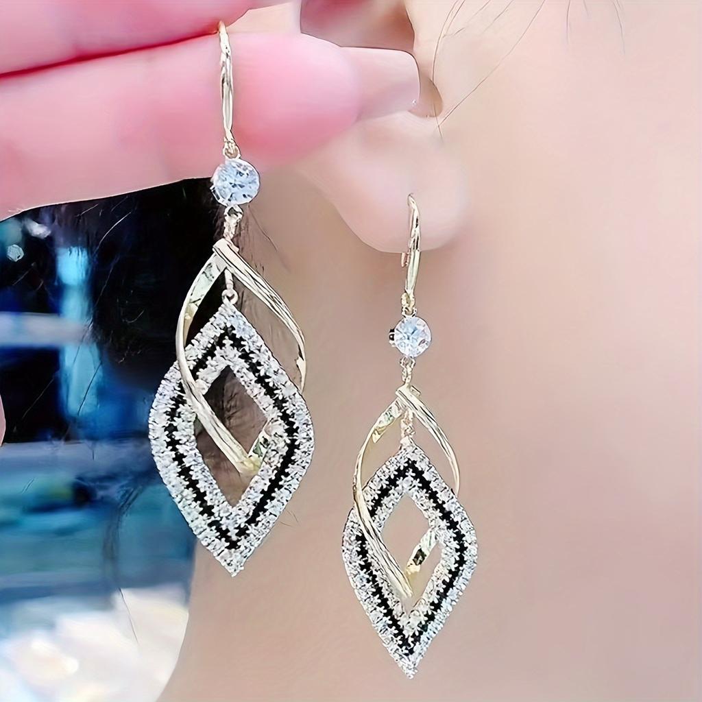 1Pair Fashionable and Charming, Double-layer Light Luxury High-end Sense Fashionable and Versatile Niche Design Cold Wind Ear Hook Long Style