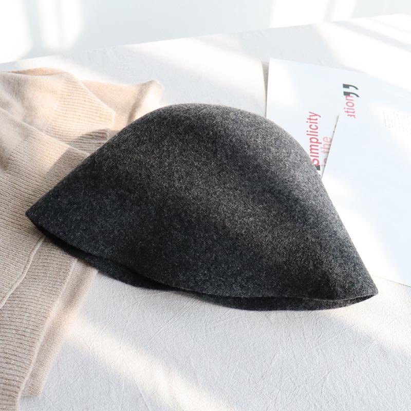 

Australian wool bucket hat women s autumn and winter light luxury high-end feeling show face small bucket hat cold wind British warm hat average size (53-58cm) темно-серого