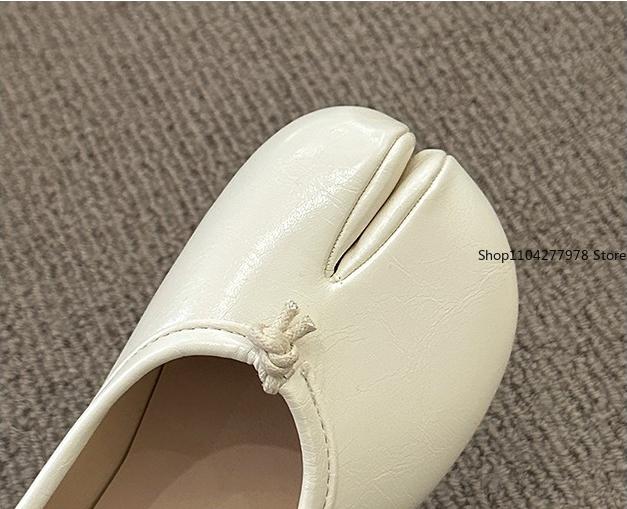 Mode Japansk Stil Tabi Ninja Skor Kvinnor Mysiga Läder Ballerinaskor Delad Hov Tå Loafers Femme Mary Jeans Moccasiner Damer Ballerinasko
