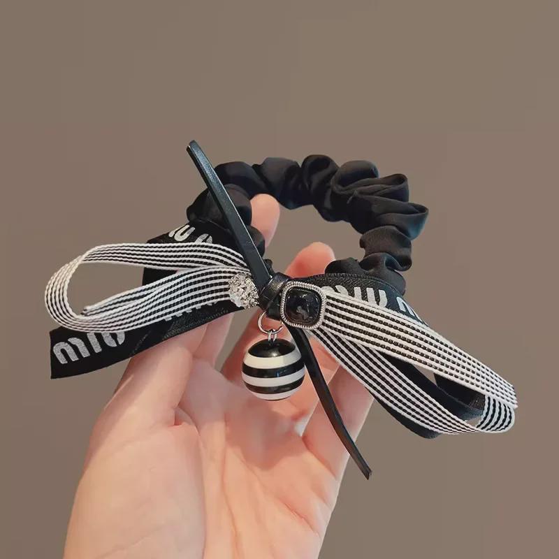 2025 Französisches Retro Schwarzes Gestreiftes Schleifen-Haarband mit Bandblumen-Akzent für Tiefe Pferdeschwänze
