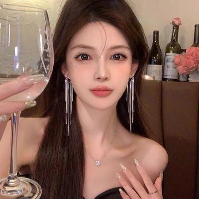 Elegant Long Tassel Earrings: Niche Design for a Thinner-Looking Face, Lightweight Luxury for Women