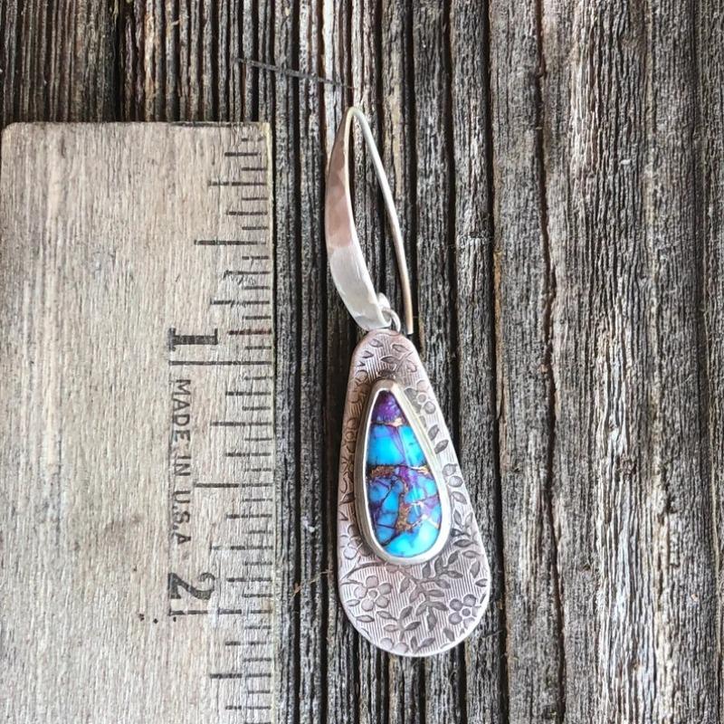 Bohemian Vintage Green Stone Hook Earrings for Women Creative copper Color Metal Hand Carved Pattern Drop Earrings Jewelry Gifts