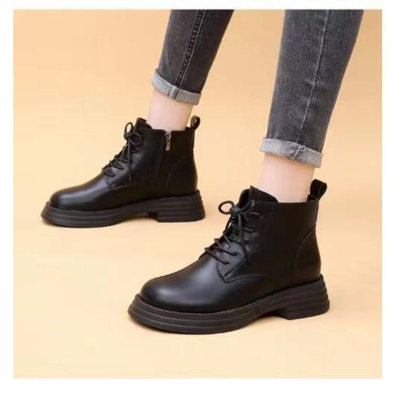 New Soft Leather Medium Tube Martin Boots Women's Autumn and Winter Velvet Platform Casual Short Boots Single Boots Women