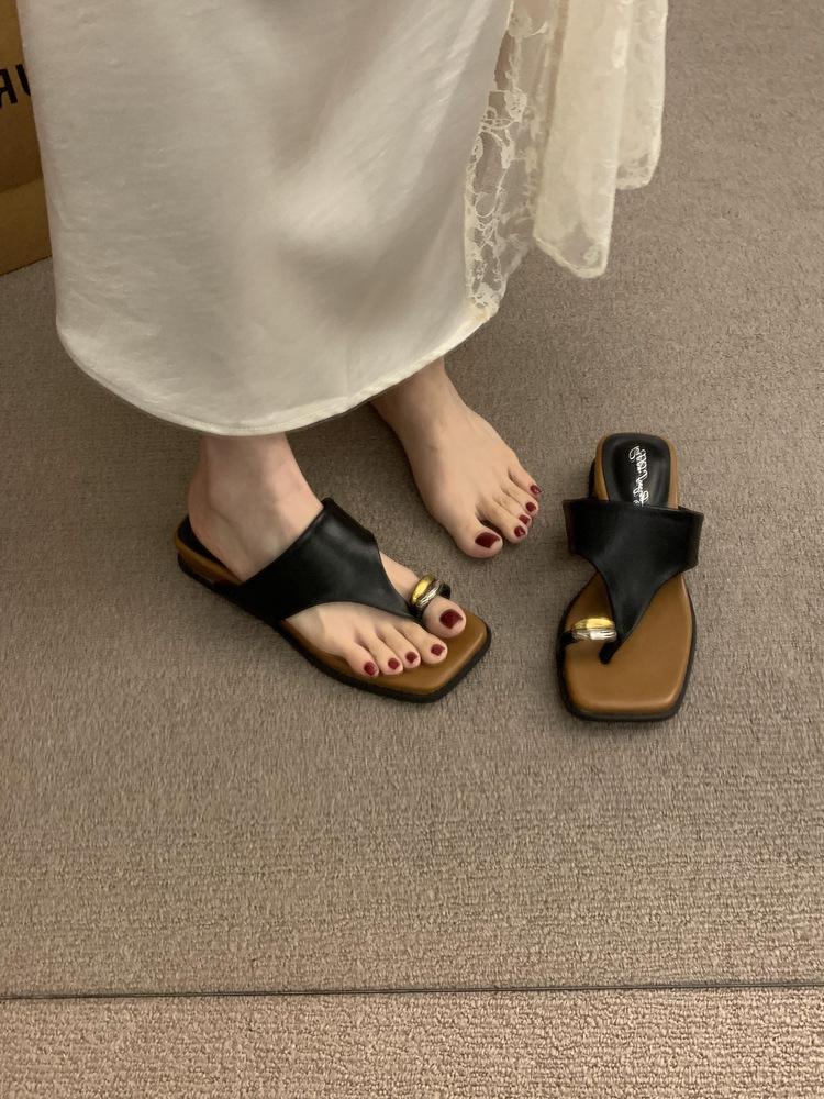 French Retro Metal Buckle Cover Toe Sandals Women's 2025 New Niche Thick-soled One-pedal Beach Shoes Summer Wear