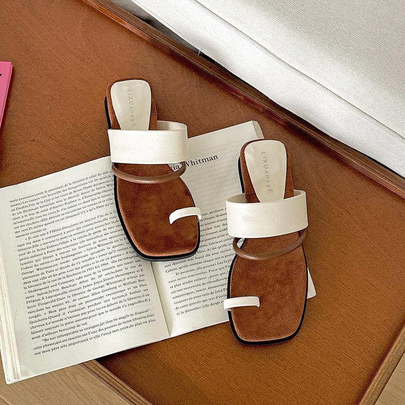 Fashion temperament retro French wedge heel one-word slippers women's summer wear 2025 new versatile Roman cool slippers