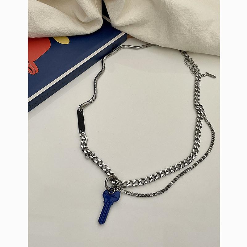

Hip Hop Fashion Chain Necklaces With Alloy Key Pendant And Asymmetric Design For Streetwear