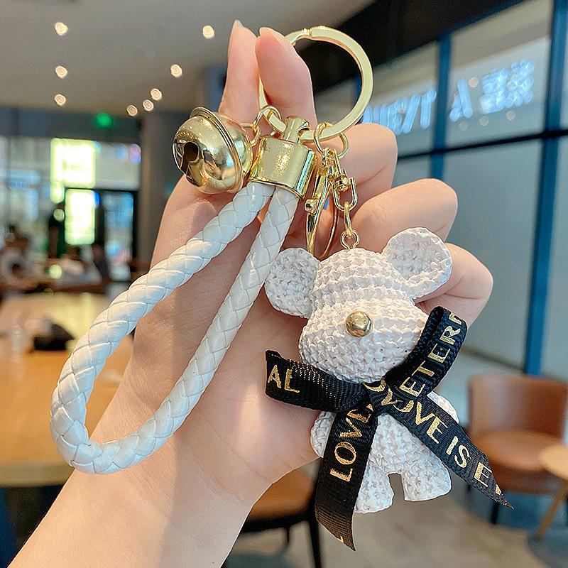1pc Trendy Bear Resin Key Chain Fashion Pink Bow Bear Keychain for Woman Cute Charm Bear Decorative Accessory for Keys Bags