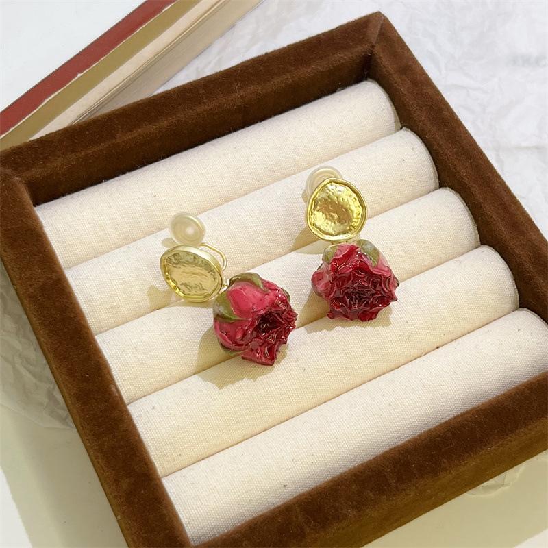 Super Divine Flower Earrings - Elegant and Graceful Female Eternal Dried Rose Earrings with Soft Charm and Earless Hole Ear Clasp With leaves - rose red