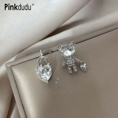 Orecchini pendenti con orso a forma di borsa con amore coreano 2023, personalità creativa, orecchini asimmetrici in zircone per donna PD1464
