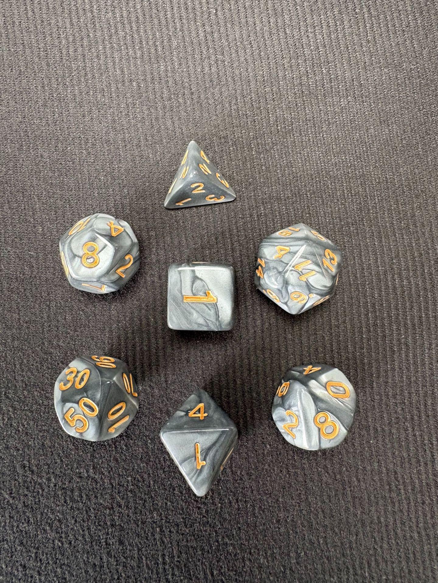 

Multicolored Marble Pattern Two-Tone RPG Dungeon Tabletop 7-Piece Acrylic Dice Set