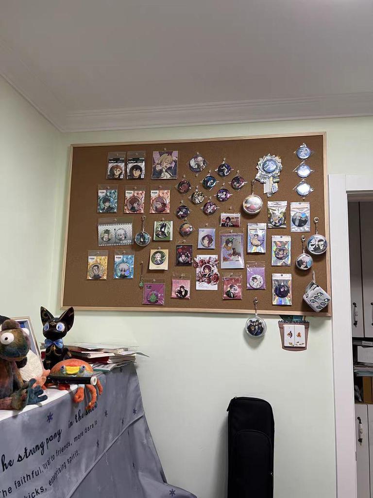 Pine Wood Frame Cork Bulletin Board for Photo Display and Kindergarten Decor