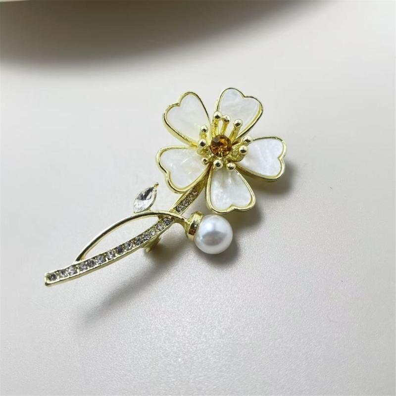 Elegant Pearls Shell Flower Brooch Zinc Alloy Secure Pin Formal Occasion Jewelry Accessory Clothing Accessories